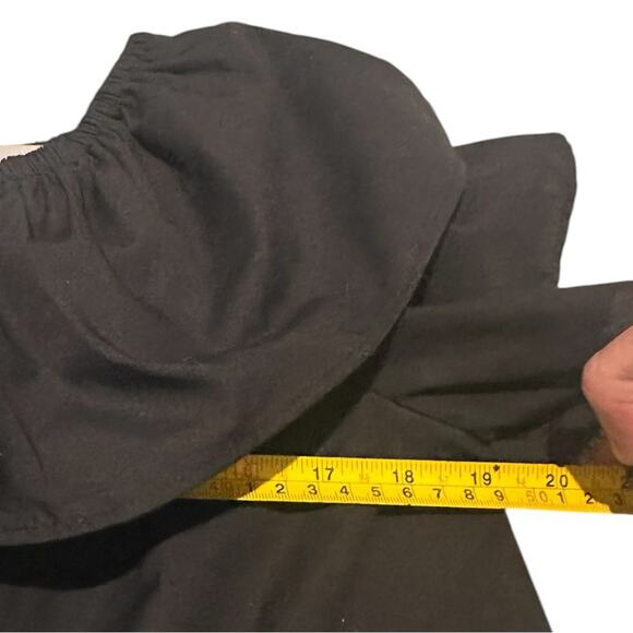 BEBE Made in Italy Ruffle Off the Shoulder Button Front Top, size M - Picture 3 of 7